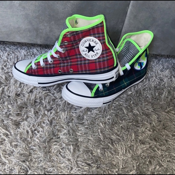Peace On Earth Converse - Picture 1 of 5